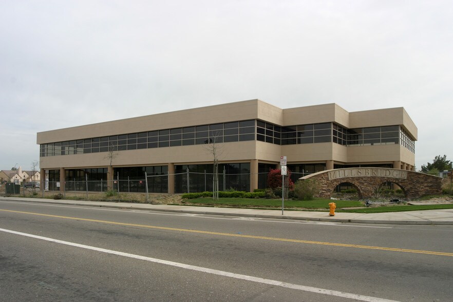More Photos Of 1901 W Kettleman Ln, Lodi Medical For Lease