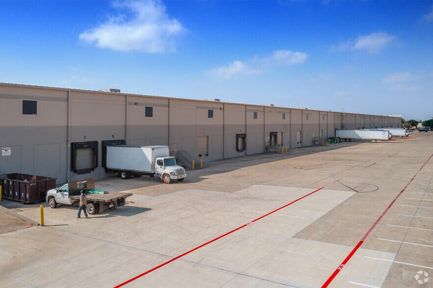 More Photos Of 1803 Grandstand Dr, San Antonio Warehouse For Lease