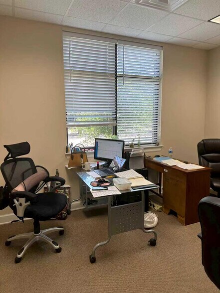 More Photos Of 12440 Emily Ct, Sugar Land Office For Lease