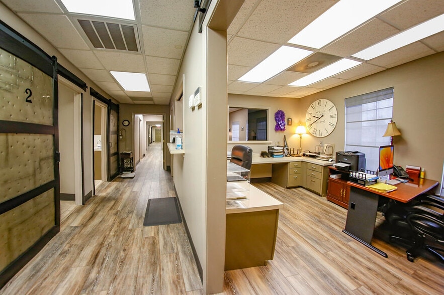 More Photos Of 4550 Lamar Ave, Paris Rehabilitation Center For Lease