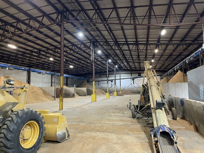 More Photos Of 13510 S Vision Dr, Kenton Warehouse For Lease