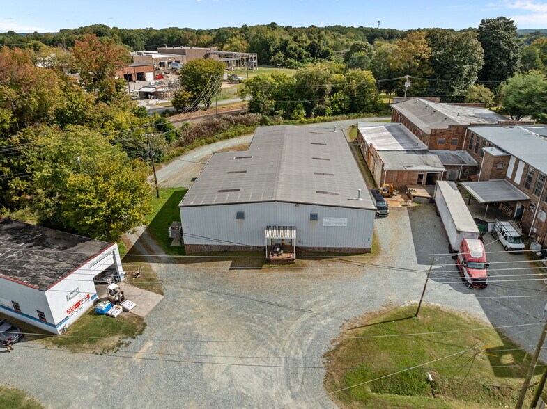 More Photos Of 913 Washington St, Graham Manufacturing For Sale