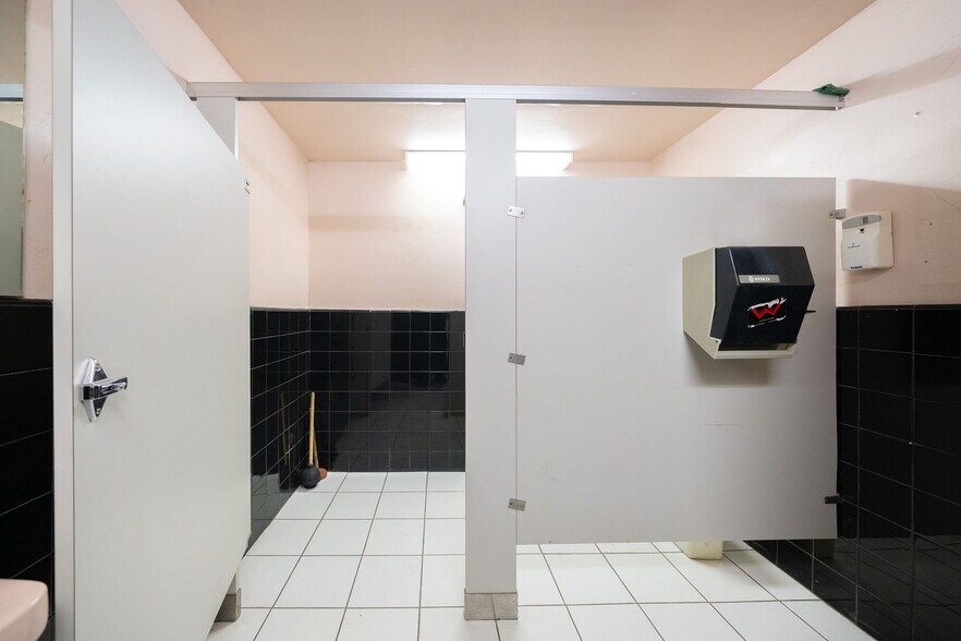More Photos Of 11456-11464 Whittier Blvd, Whittier Restaurant For Sale