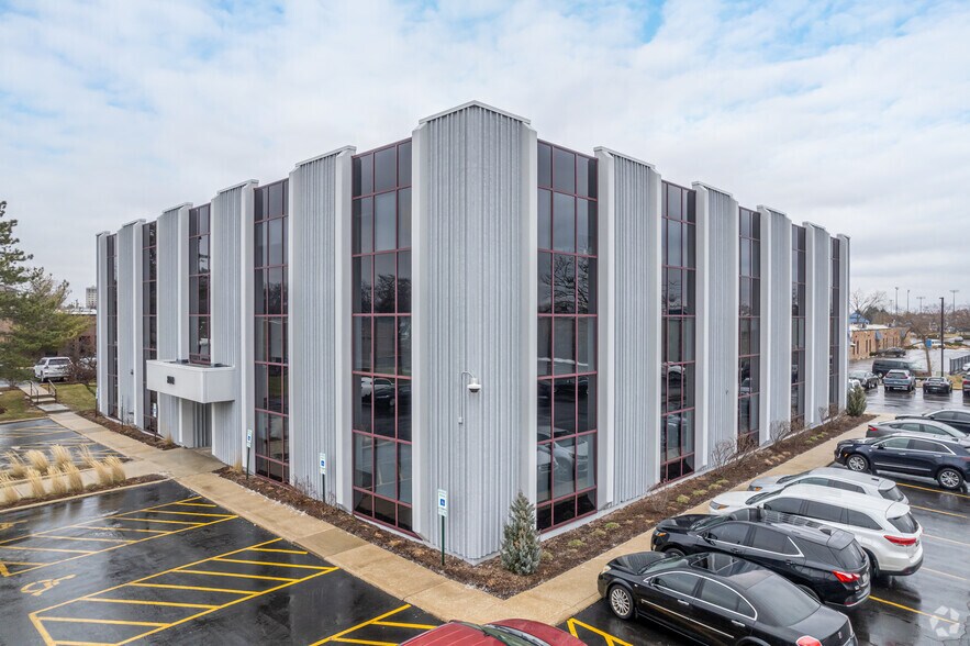 More Photos Of 801 N Cass Ave, Westmont Office For Lease