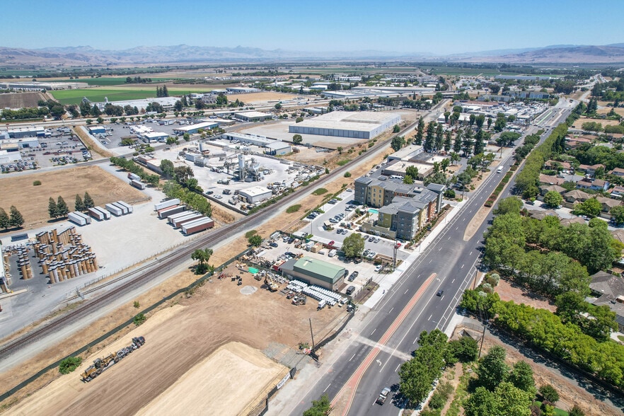More Photos Of 6620 Monterey Rd, Gilroy Warehouse For Sale