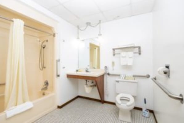 More Photos Of 2603 US Highway 41 W, Marquette Hotel For Sale