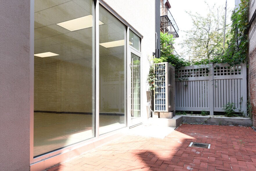 More Photos Of 92 Norman Ave, Brooklyn Storefront Retail Office For Lease