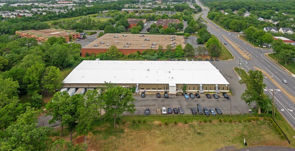 More Photos Of 21955 Cascades Pky, Sterling Distribution For Lease