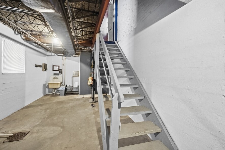 More Photos Of 1703 Dale Rd, Cincinnati Public Library For Sale