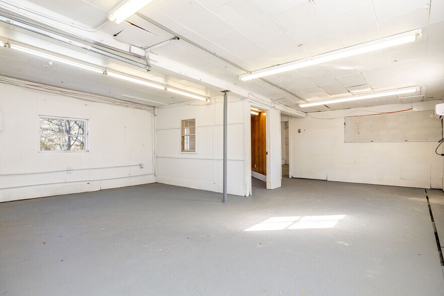 More Photos Of 2336 Old Knoxville Pike, Maryville Light Manufacturing For Sale