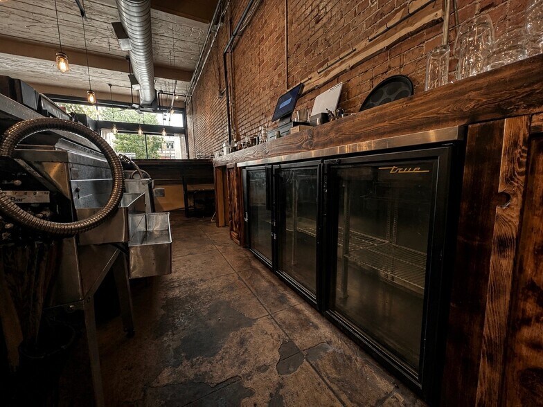 More Photos Of 917 E Douglas Ave, Wichita Storefront For Lease