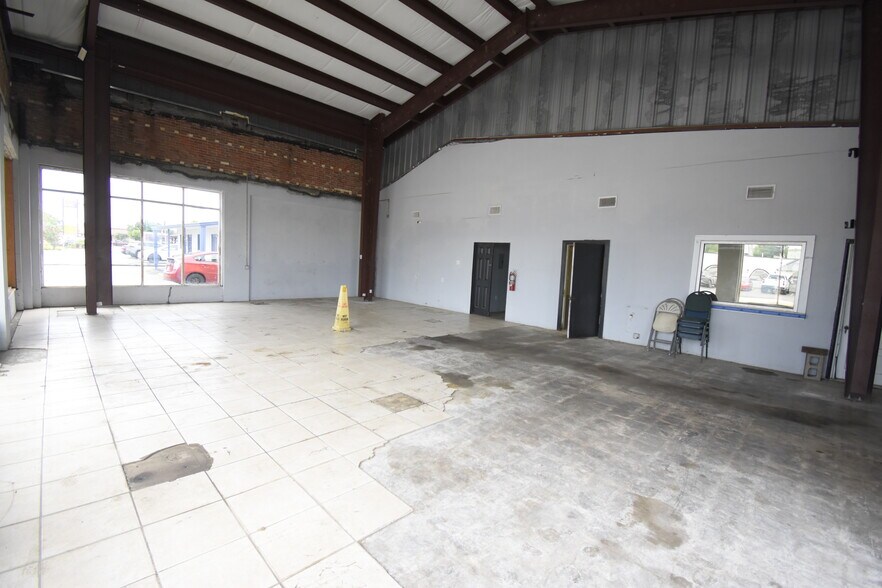 More Photos Of 621 W Main St, La Porte Warehouse For Lease