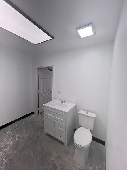 More Photos Of 21 Case Dr, Jackson Service For Lease