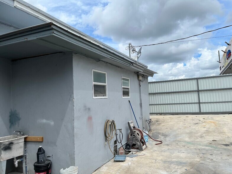 More Photos Of 2195 NW 27th Ave, Miami Freestanding For Sale