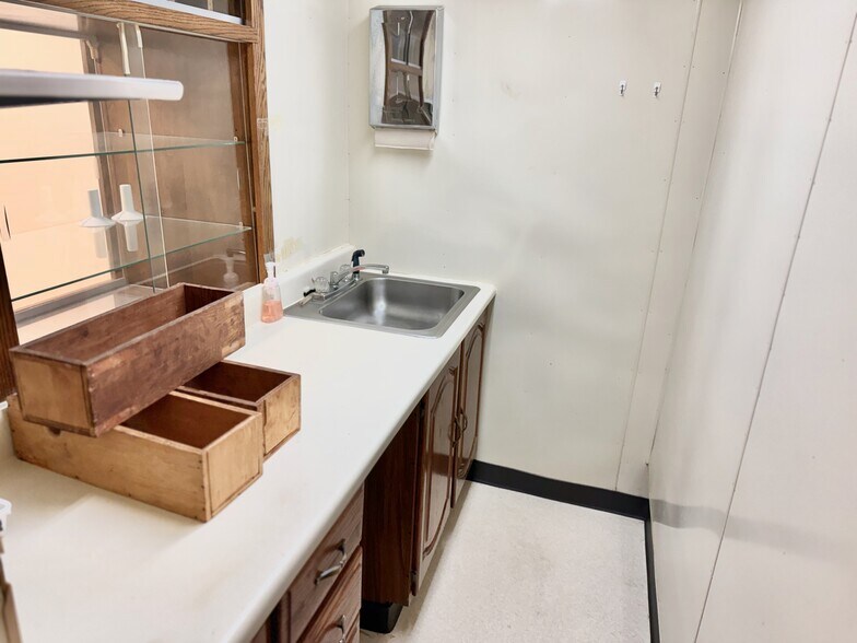 More Photos Of 1107 Lincoln Way E, Massillon Veterinarian Kennel For Sale