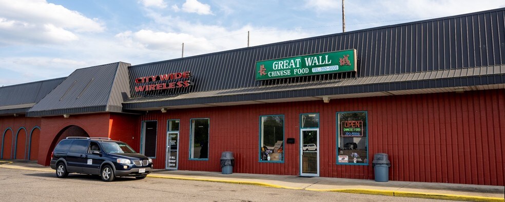 More Photos Of 2700-2790 Mahoning Ave NW, Warren Storefront For Lease