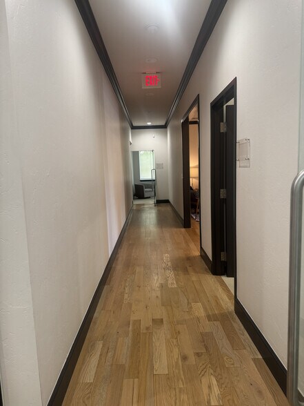 More Photos Of 7005 N Robinson Ave, Oklahoma City Office For Sale