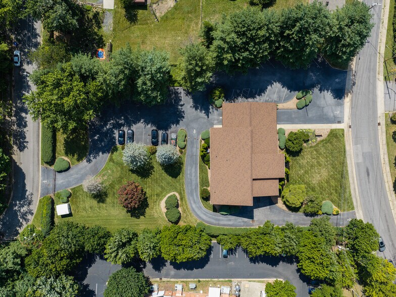More Photos Of 60 Phifer St, Asheville Medical For Sale