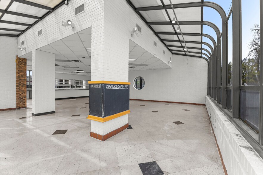 More Photos Of 15839 Telegraph Rd, Redford Township Fast Food For Lease