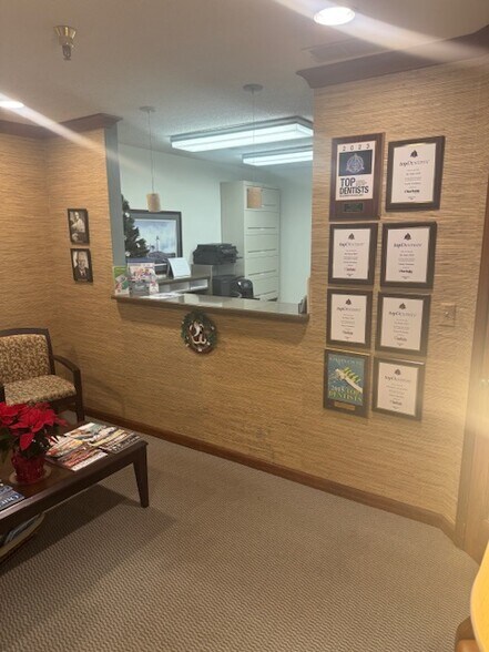 More Photos Of 411-511 N Wendover Rd, Charlotte Medical For Lease