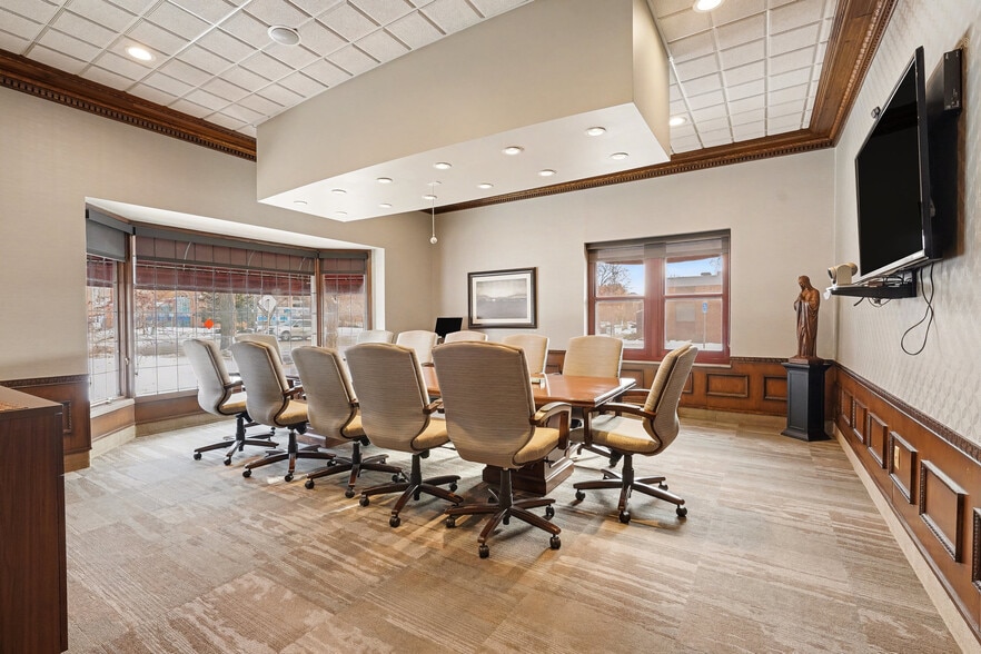 More Photos Of 2450 Park Ave, Minneapolis Office For Sale