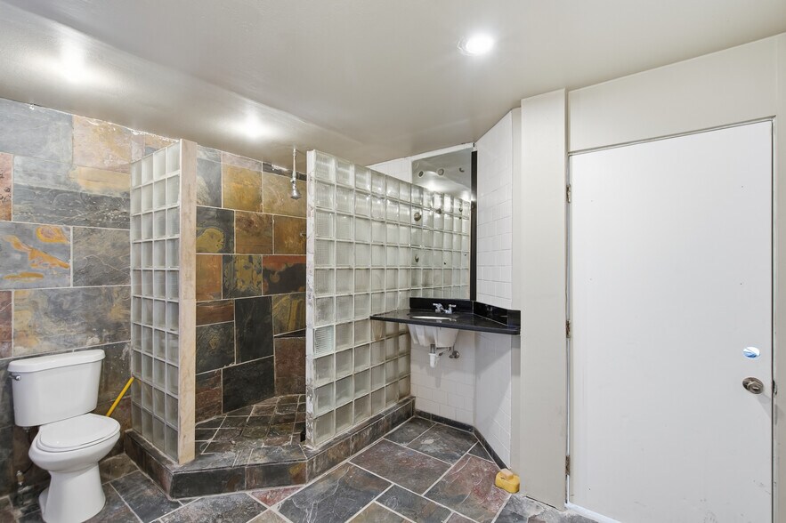 More Photos Of 19 Heron St, San Francisco Warehouse For Lease