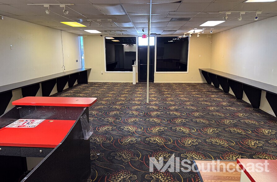 More Photos Of 10999-11037 S Ocean Dr, Jensen Beach General Retail For Lease