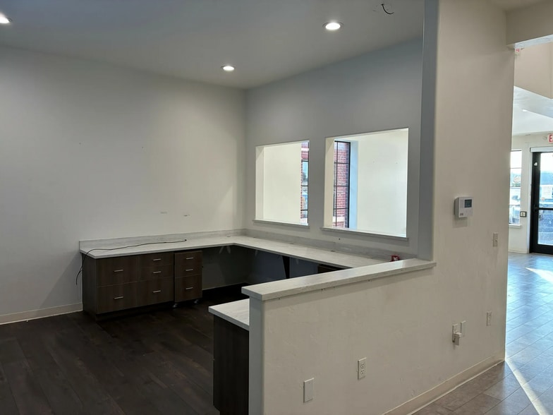 More Photos Of 4019 N Flood Ave, Norman Medical For Lease