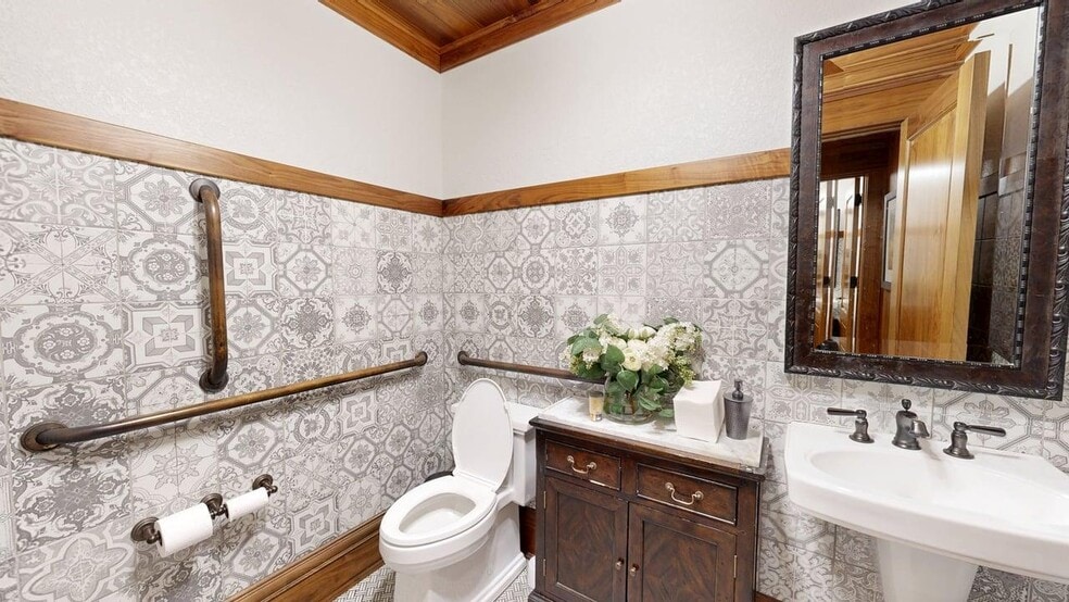 More Photos Of 2401 Montana Ave, Billings General Retail For Sale