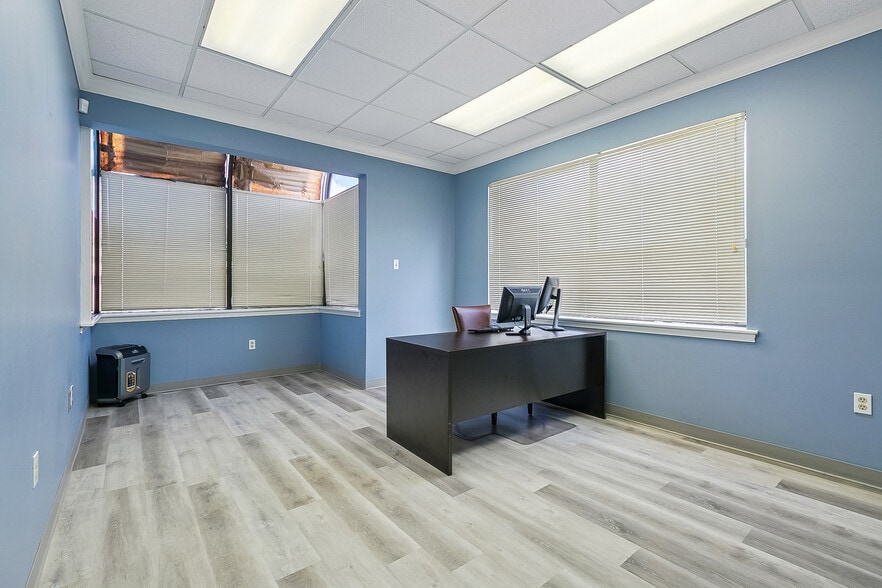 More Photos Of 2309 N Hullen St, Metairie Serviced Offices For Sale