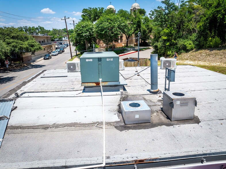 More Photos Of 5050 Broadway, Alamo Heights Restaurant For Sale