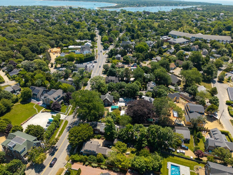 More Photos Of 218 Upper Main St, Edgartown Flex For Sale