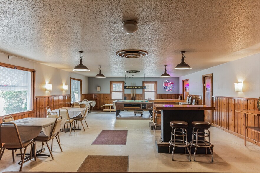 More Photos Of N11050 County Road A, Tomahawk Bar For Sale