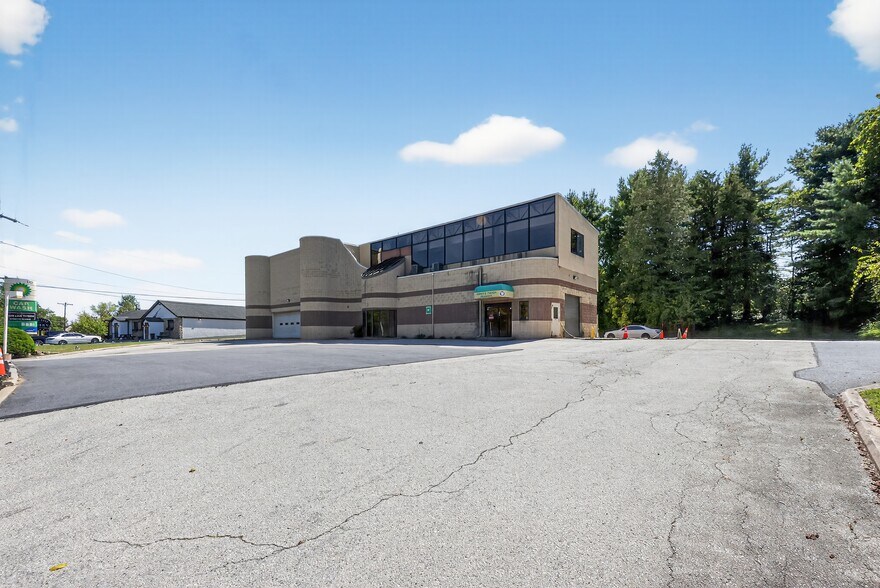 More Photos Of 514 E King Rd, Malvern Storefront Retail Office For Sale