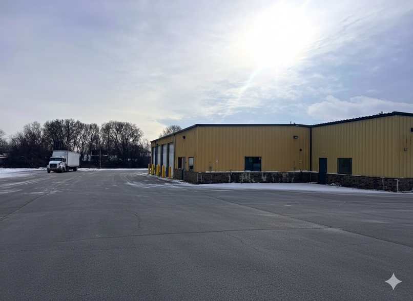 More Photos Of 1001 Geneva St, Shorewood Warehouse For Lease