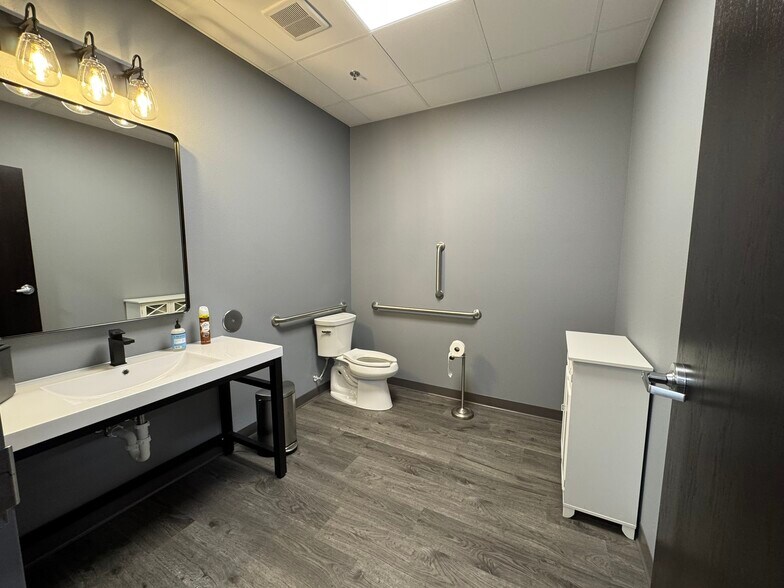 More Photos Of 645 Sandpiper Trl, Cottage Grove Warehouse For Lease