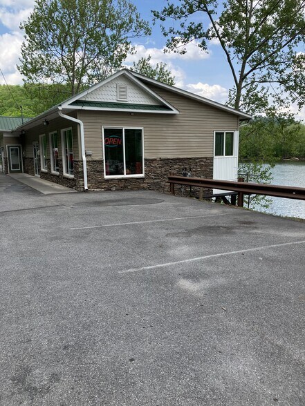 Primary Photo Of 846 Hinton Bypass Byp, Hinton Restaurant For Lease