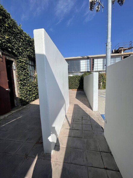 More Photos Of 2662-2684 Lacy St, Los Angeles Loft Creative Space For Lease