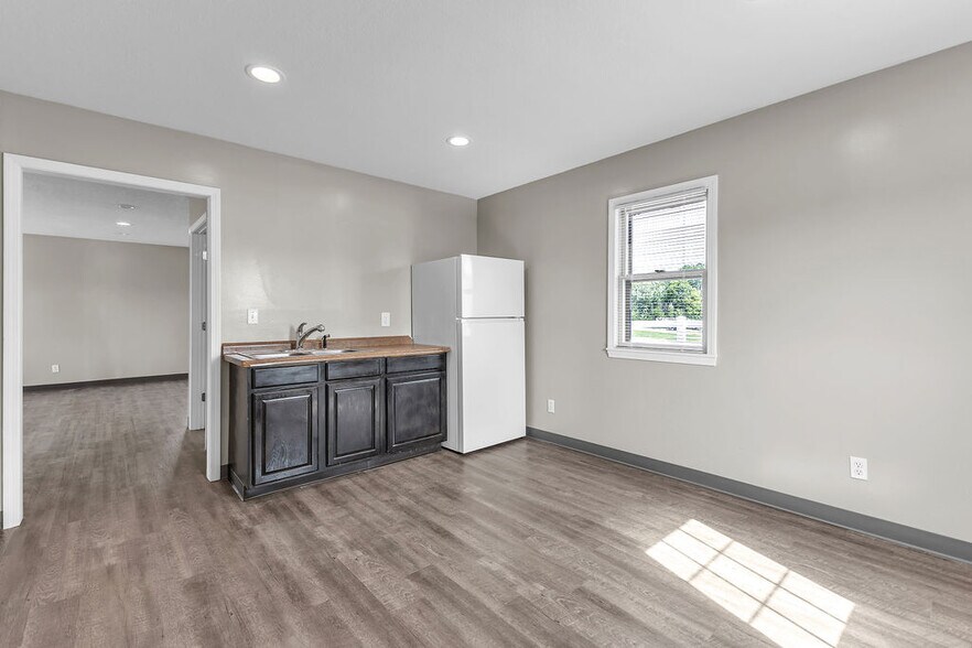 More Photos Of 1600 Park Lane Dr, Trenton Industrial For Sale