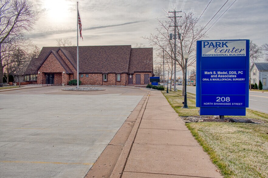 More Photos Of 208 N Shiawassee St, Owosso Office For Lease