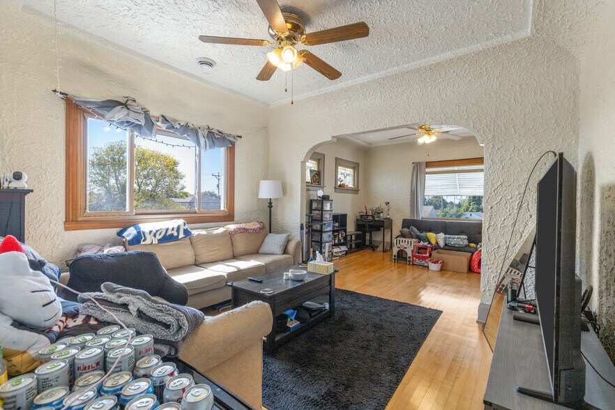 More Photos Of 2703 S Chicago Ave, South Milwaukee General Retail For Sale