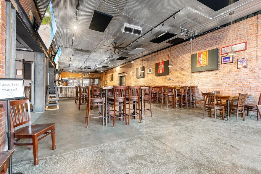 More Photos Of 451 S Thompson Ave, Excelsior Springs Bar For Sale