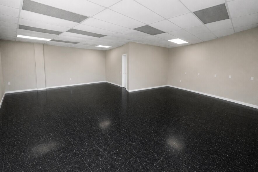 More Photos Of 4004 Little Rd, Arlington Unknown For Lease