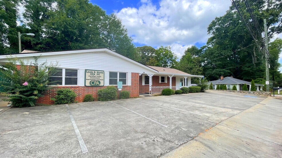 More Photos Of 14 Farmer St, Newnan Medical For Sale