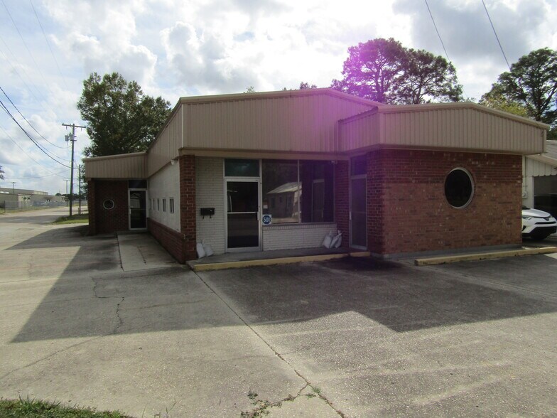Primary Photo Of 501 S Lewis St, New Iberia Office For Sale