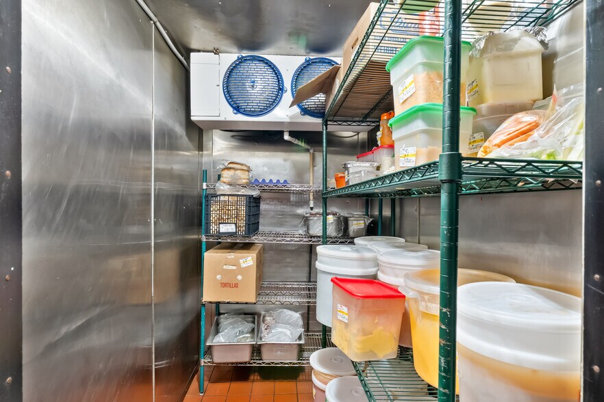 More Photos Of 1884 Arizona 95, Bullhead City General Retail For Sale