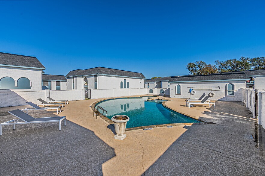 More Photos Of 6625 S Hulen St, Fort Worth Apartments For Sale