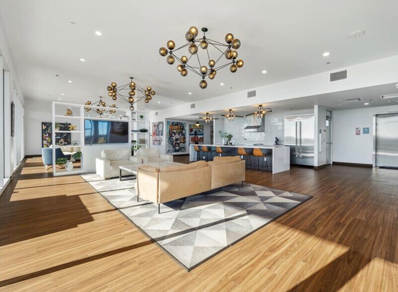 More Photos Of 4229 FM 620, Austin Showroom For Sale