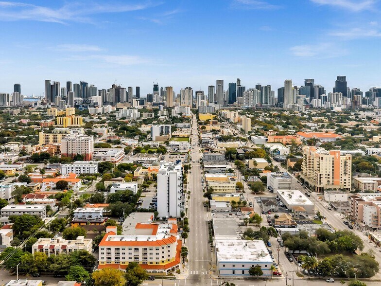 More Photos Of 1451 W Flagler St, Miami General Retail For Sale