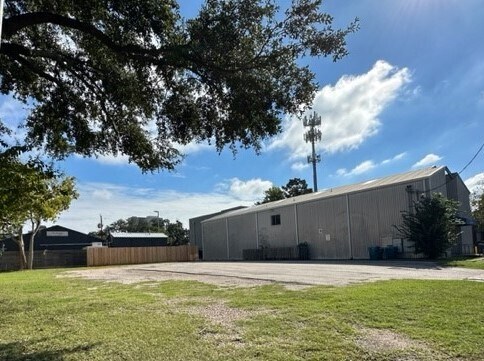 More Photos Of 2613 Saint St, Houston Health Club For Lease